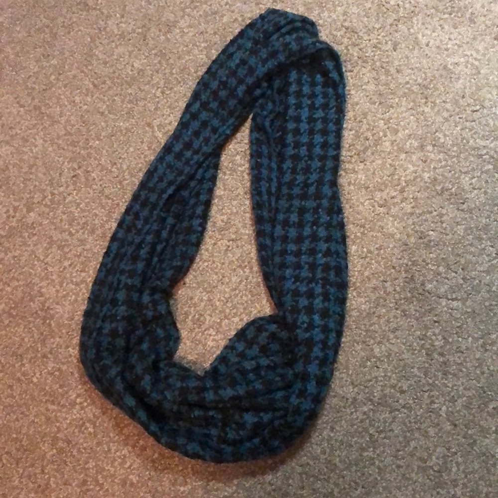 Blue and black houndstooth infinity scarf